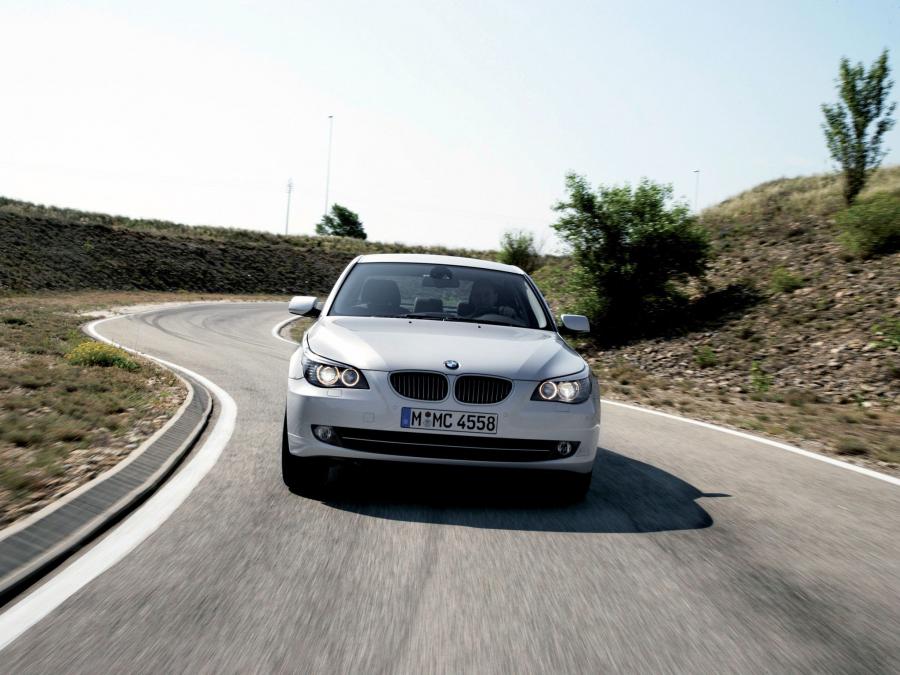  BMW 530xi Sedan 2007 года  (фото 1 из 2)